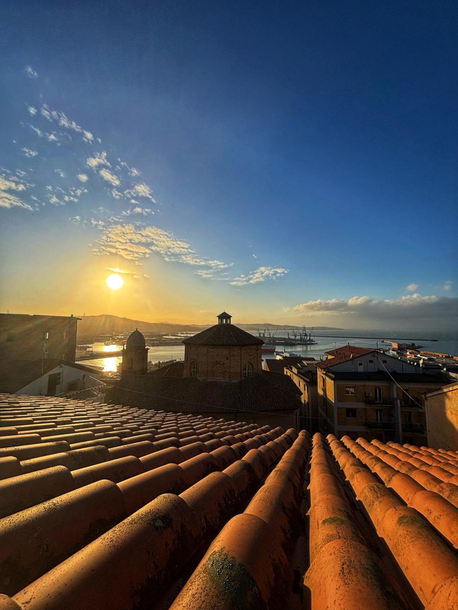 Domus Mirabilis Homestay Ancona Exterior foto